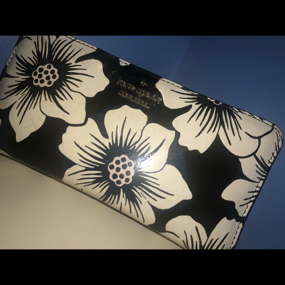 Authentic Kate Spade Wallet - Picture 2 of 3